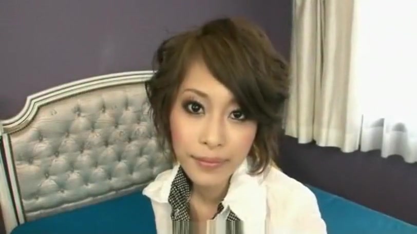 Saki Ootsuka plays naughty with her wet fanny