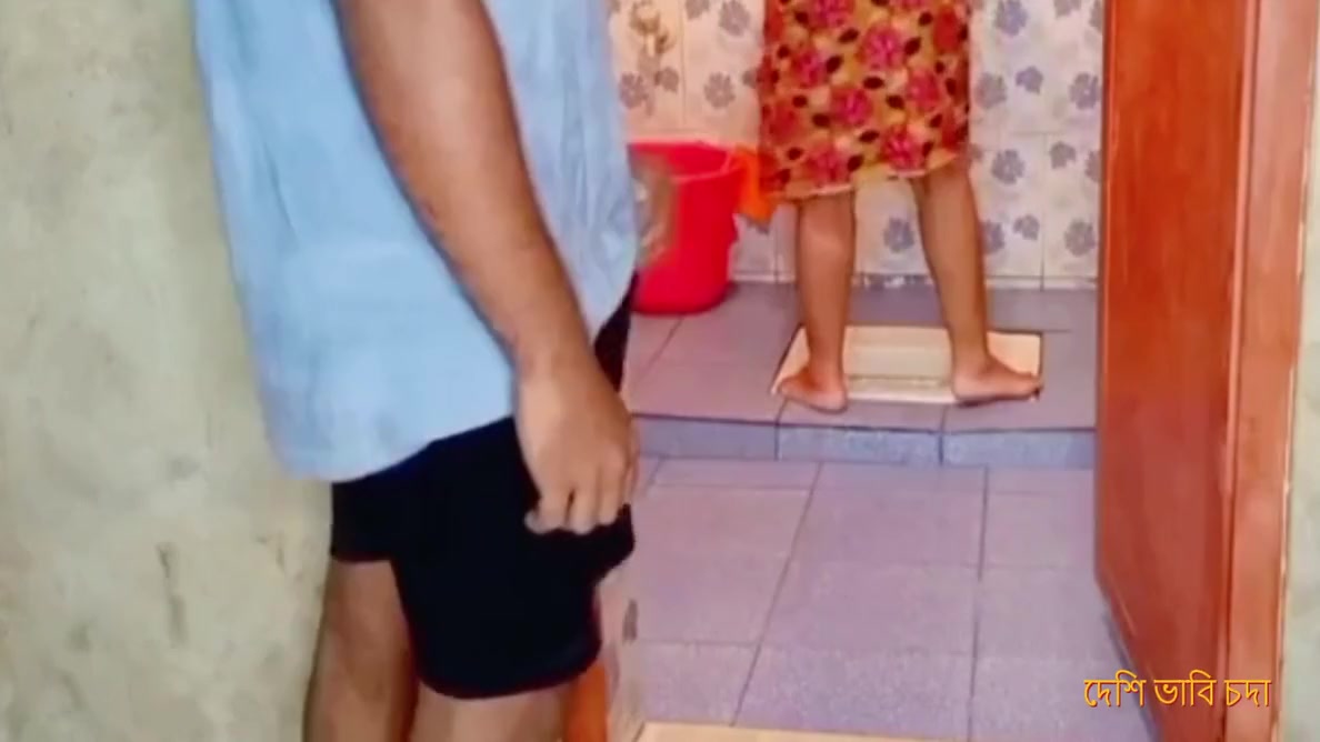 Indian Bhabi Ki Chodai Deshi Hot Girls Get Hard Fuck From Step brother In Low Inside Toilet. Big Cock Hardly Fuck To Step brother Wife X