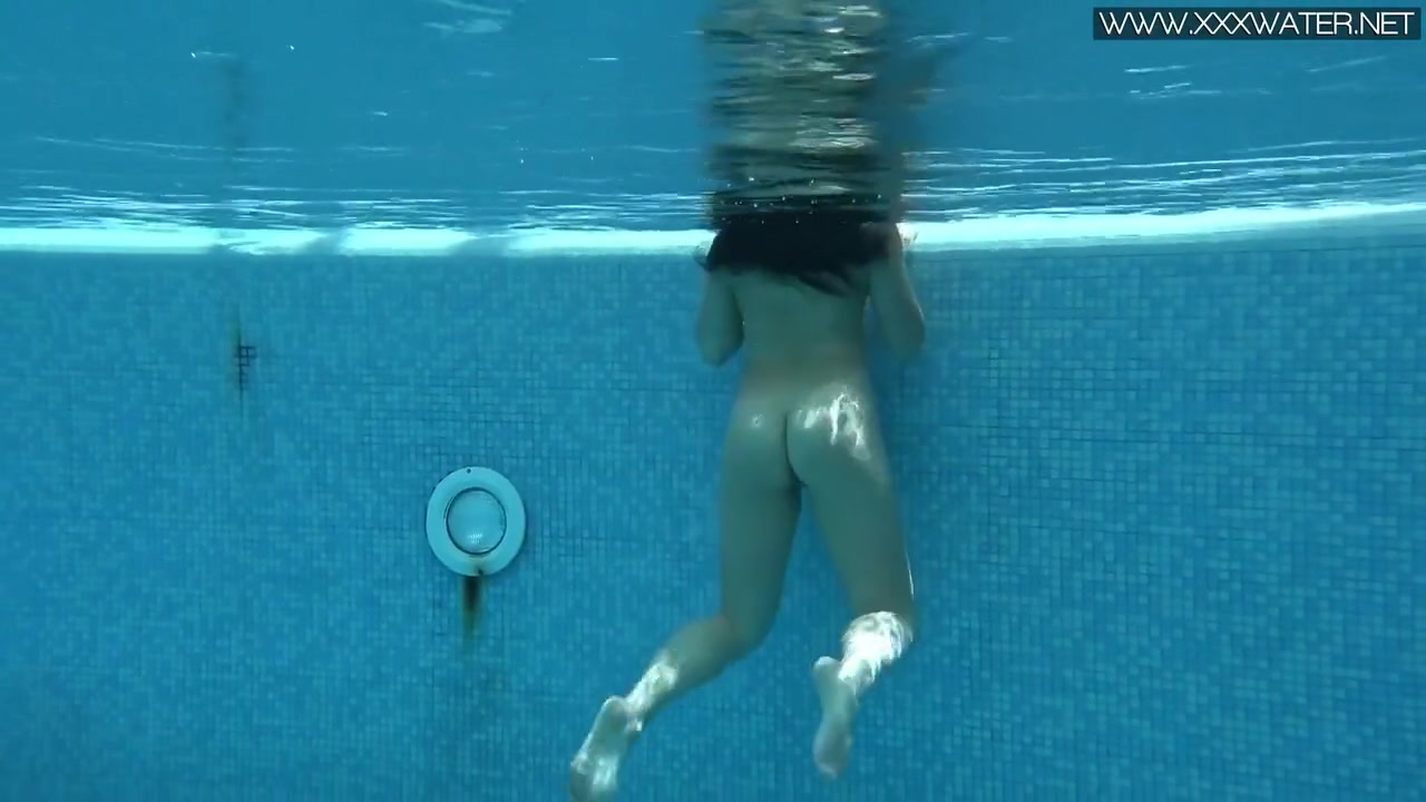 Jessica Lincoln In Cute Average Body Babe Jessica Swimming