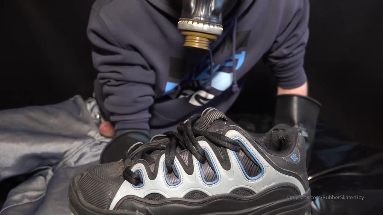 Germany skater rubber gloves cuming sneaker