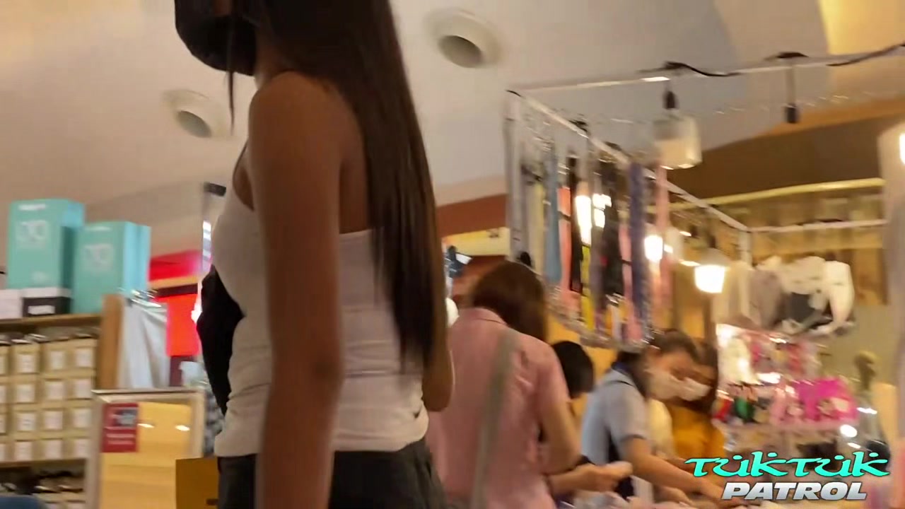 Cute Asian Stunner