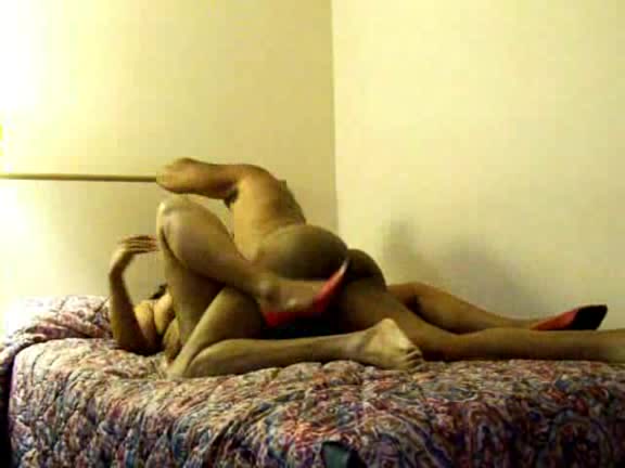 Amateur couple surprises with their first fucking action