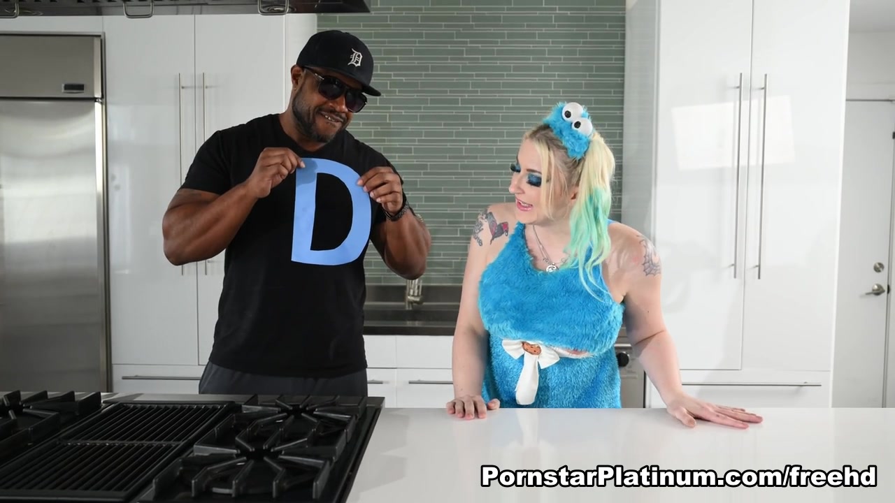Leya Falcon in Deep Throat Action - PornstarPlatinum