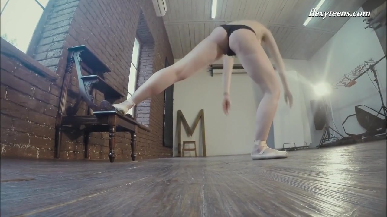 Artistic Gymnastics Completely Naked In The Studio By Rita