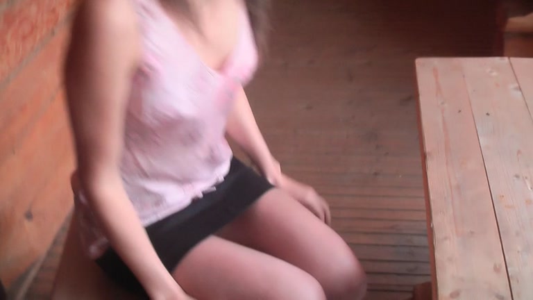 Gorgeous skinny girl has one-time paty sex