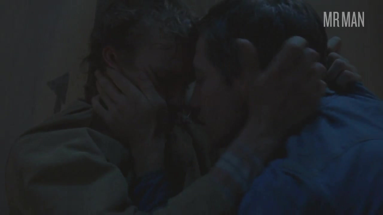 Battle Of The Bulge: Jake Gyllenhaal vs. Heath Ledger - Mr.Man