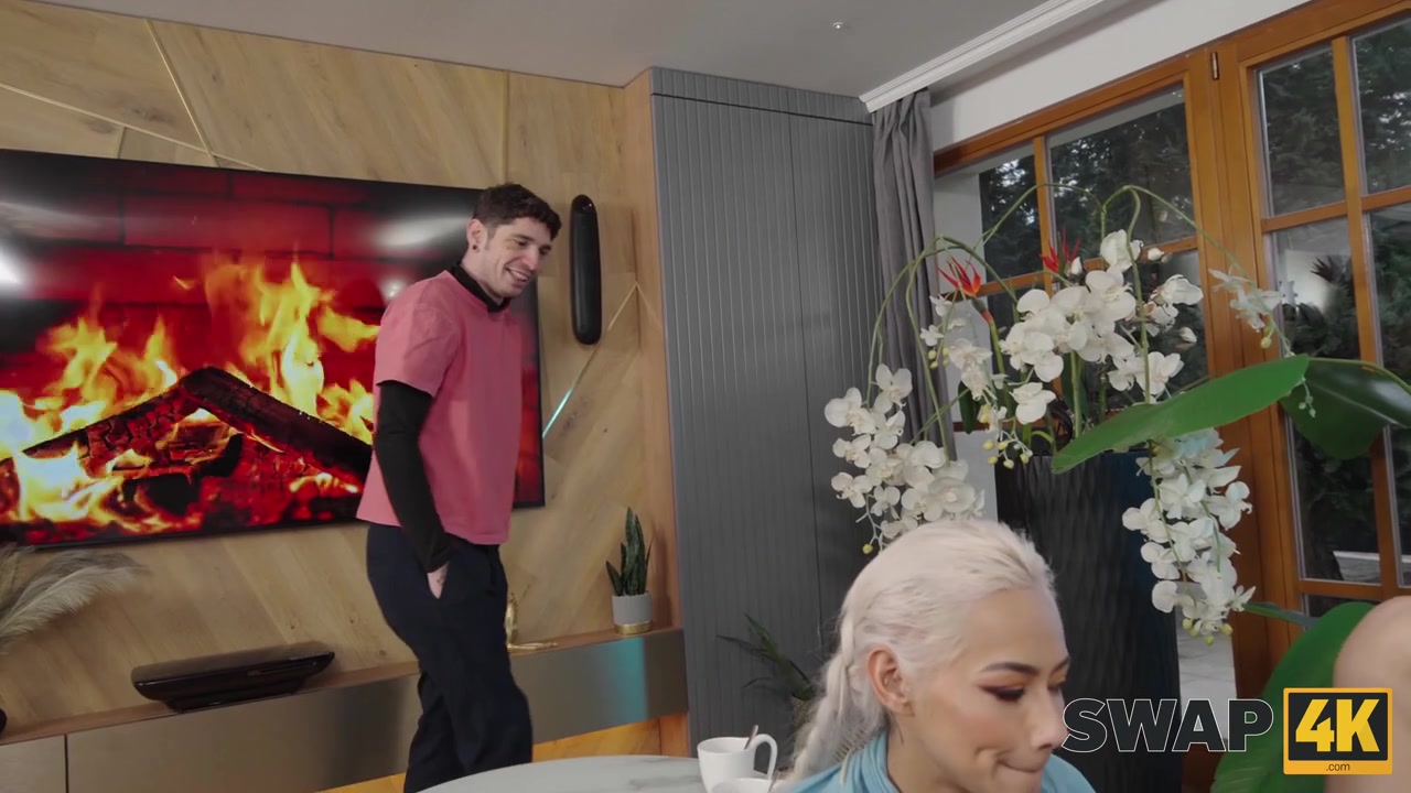 Two Hot Women And One Frozen Man - Vip4k