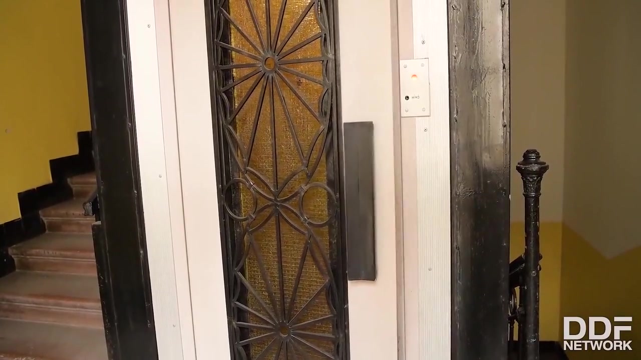 Screams While She Creams Getting Her Pussy And Asshole Banged 12 Min - Frida Sante