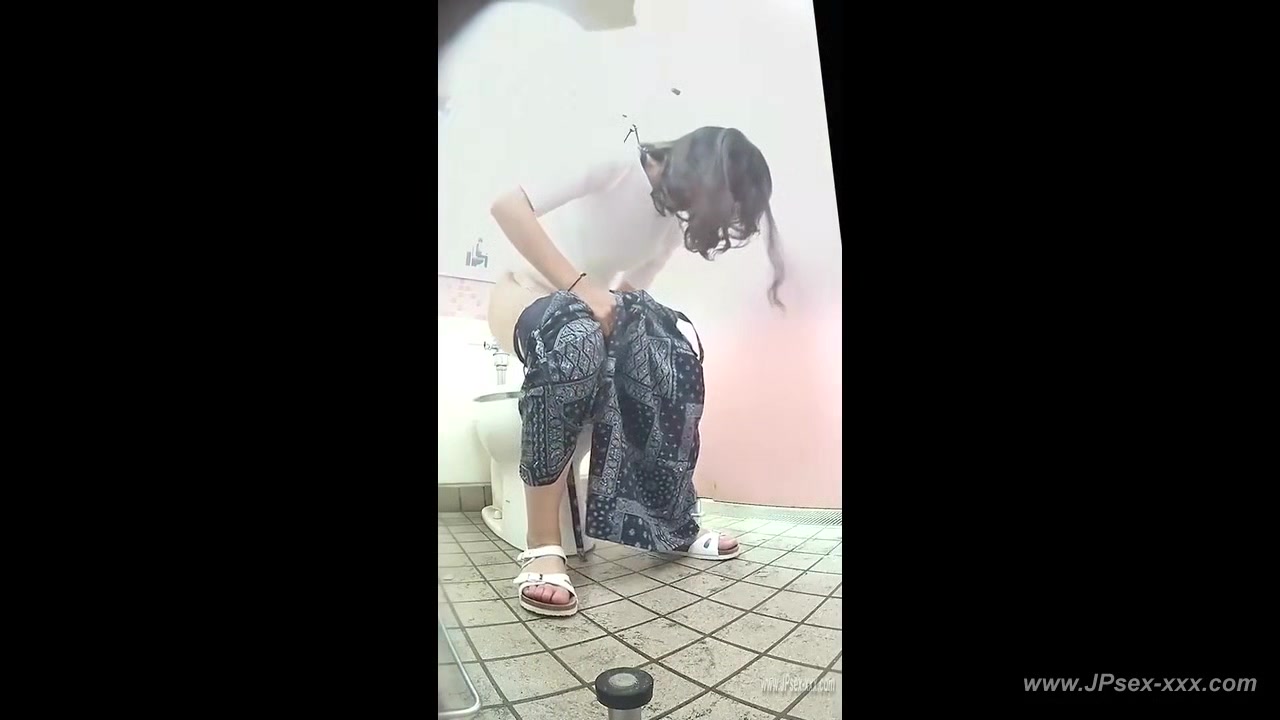 peeping beach changing room.***