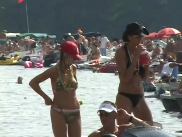 Girls Flash Their Tits For Beads