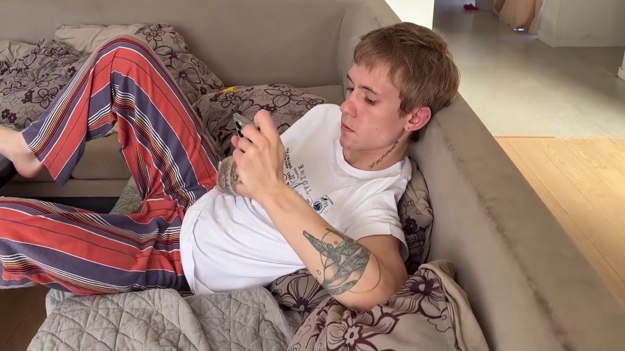 Student 18+ With A Big Dick Sent A Photo Of His Dick To A Cute Twink, Student 18+ Fucked A Twinks Asshole Hard
