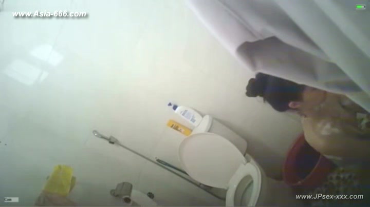 peeping chinese girls bathing.29