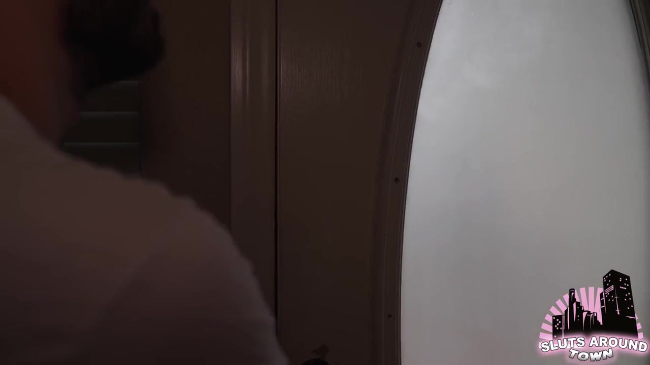 Harlow West - She Makes A Move On The Guy Shes Been Watching