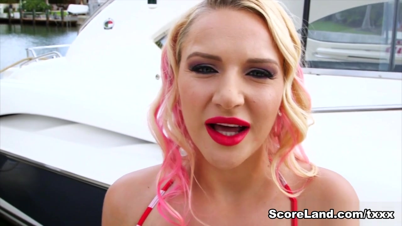 Bikini Bustin' America - Dolly Fox - Scoreland