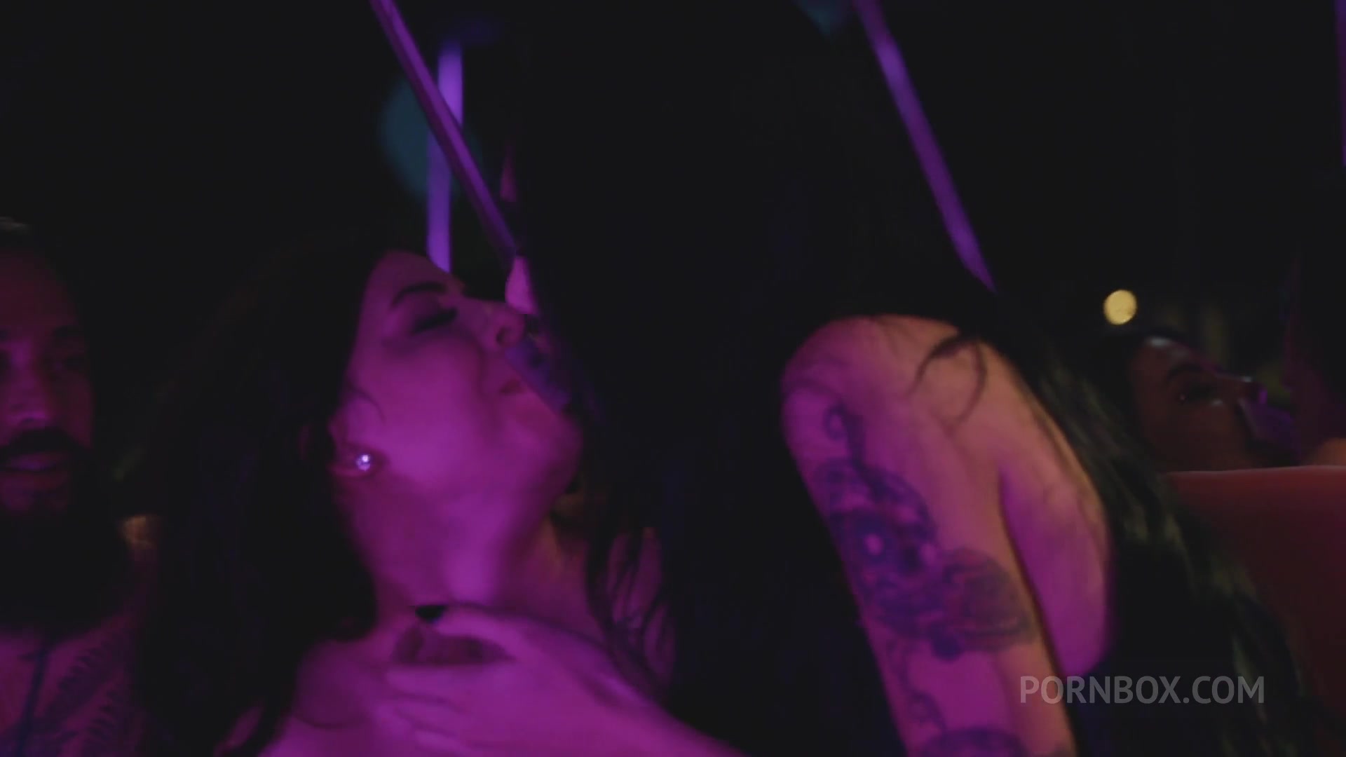 Orgia na balada - PissVids
