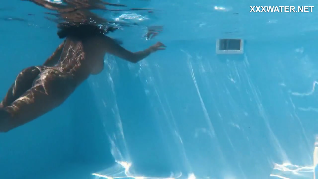 Venezuelan Juicy teen 18+ Showing Big Tits Underwater