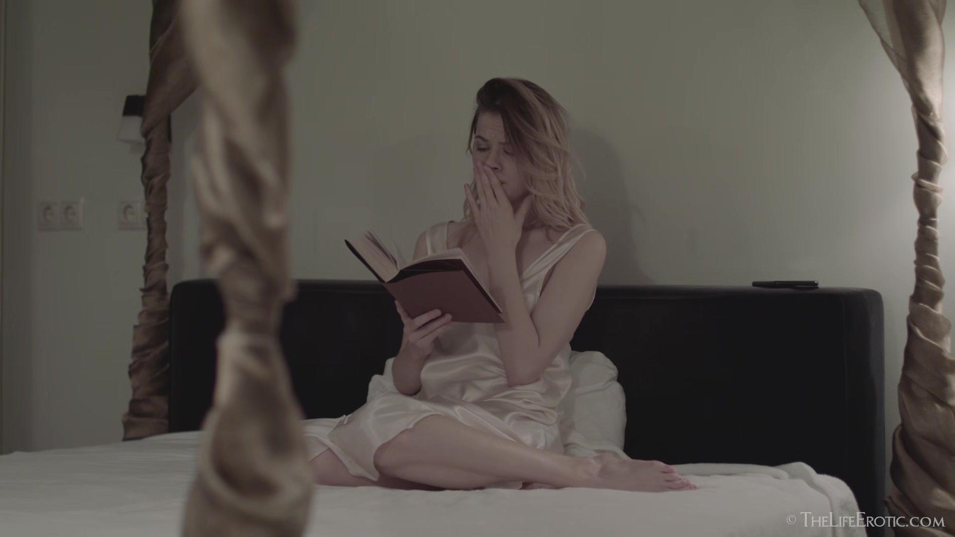 Intimate Reflection 2 - Crystal Maiden - TheLifeErotic