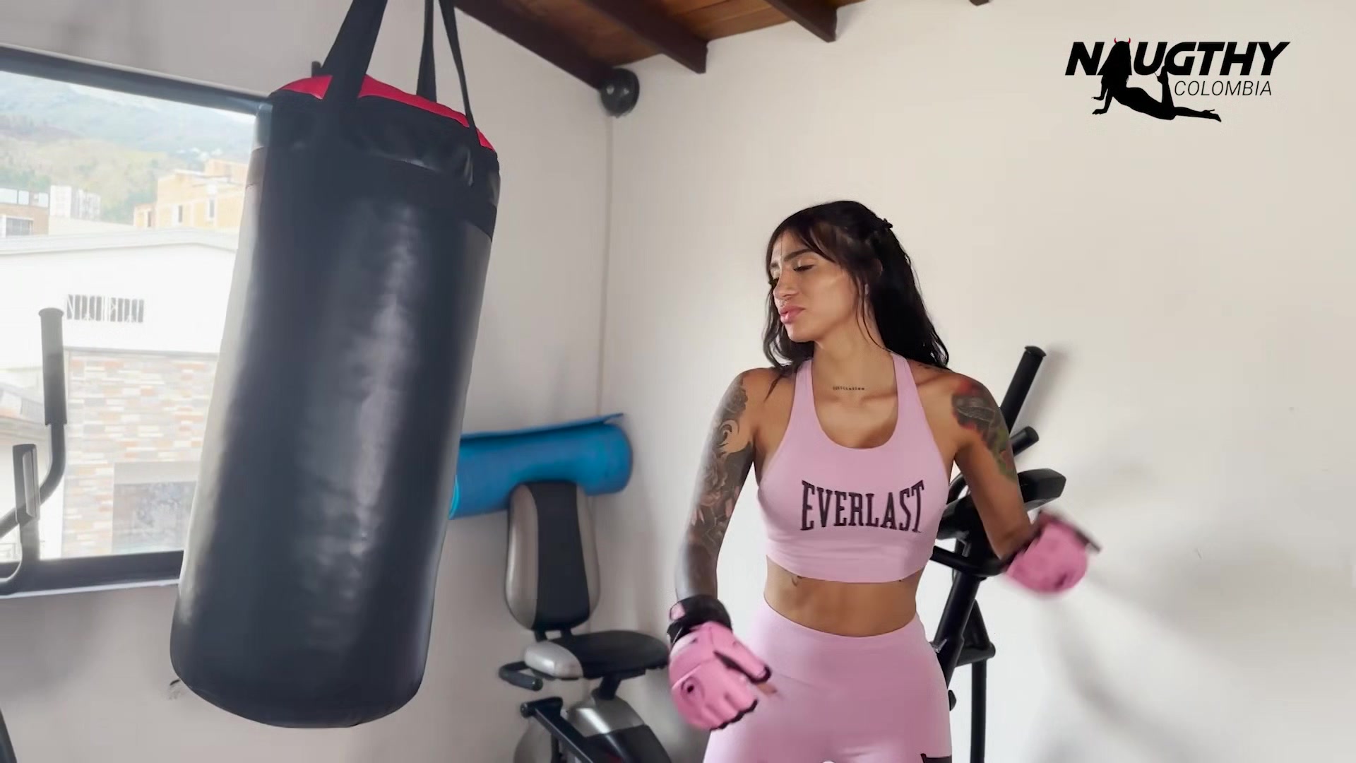 I Take Pictures In The Gym And End Up Masturbating - Naughtycolombia