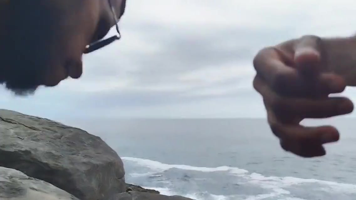 Pescador Me Viu Mijando Na Praia E Pediu Pra Mamar, Mas Acabei Comendo O Rabo Do Puto E Botei Mais Gente Pra Meter Nele Tambem. Completo Em Premium 4 Min
