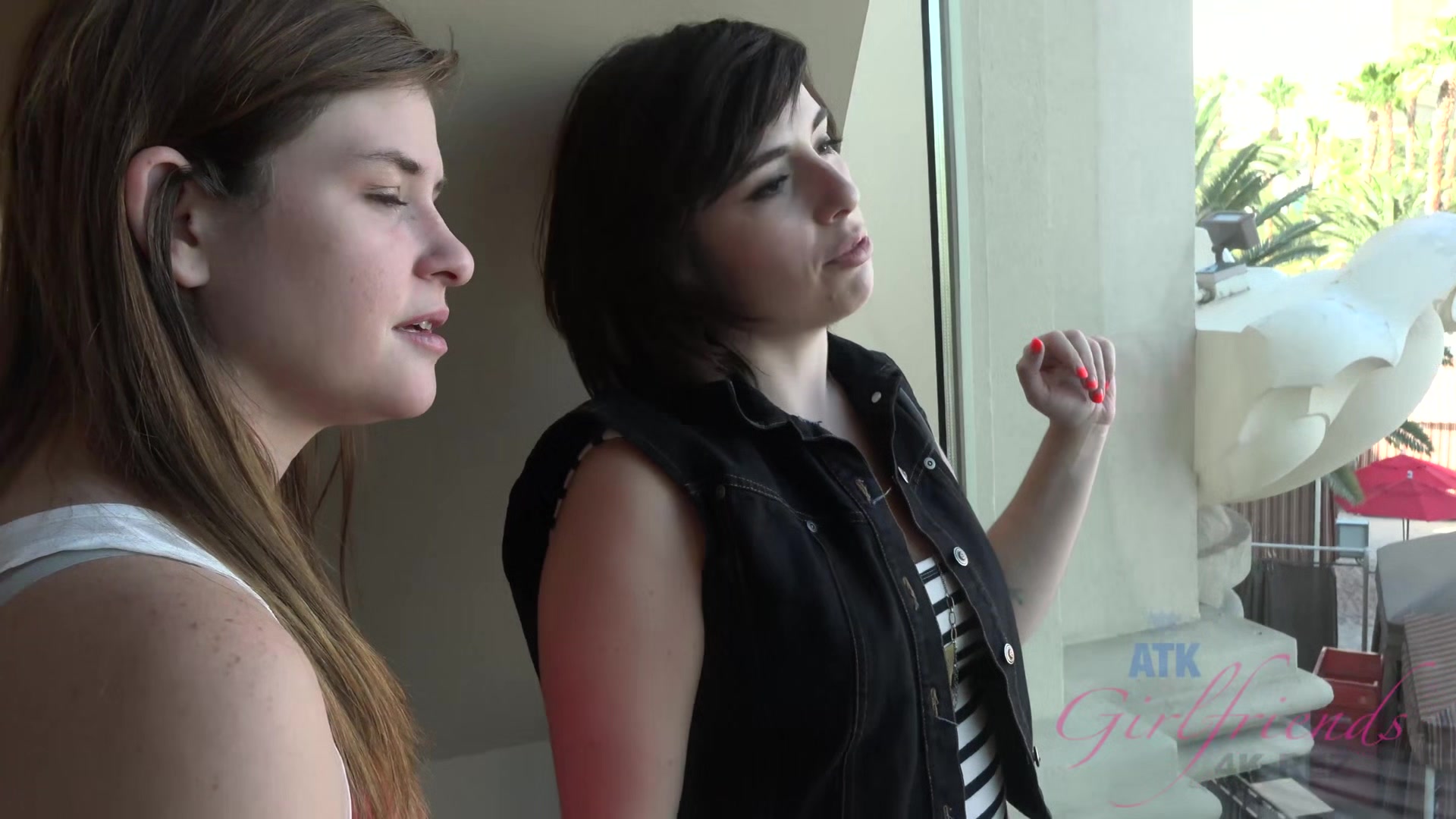 Virtual Vacation In Las Vegas With Simone Delilah And Lara Brookes Part 1