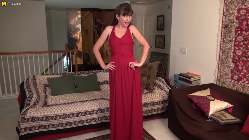 Horny American Lady Playing With Her Wet Pussy - MatureNL