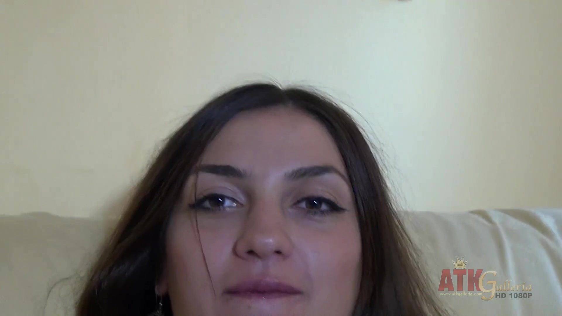 Karina is going to unzip and have fun with new toy