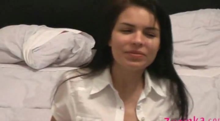 Amateur Zuzinka plays with two dildos