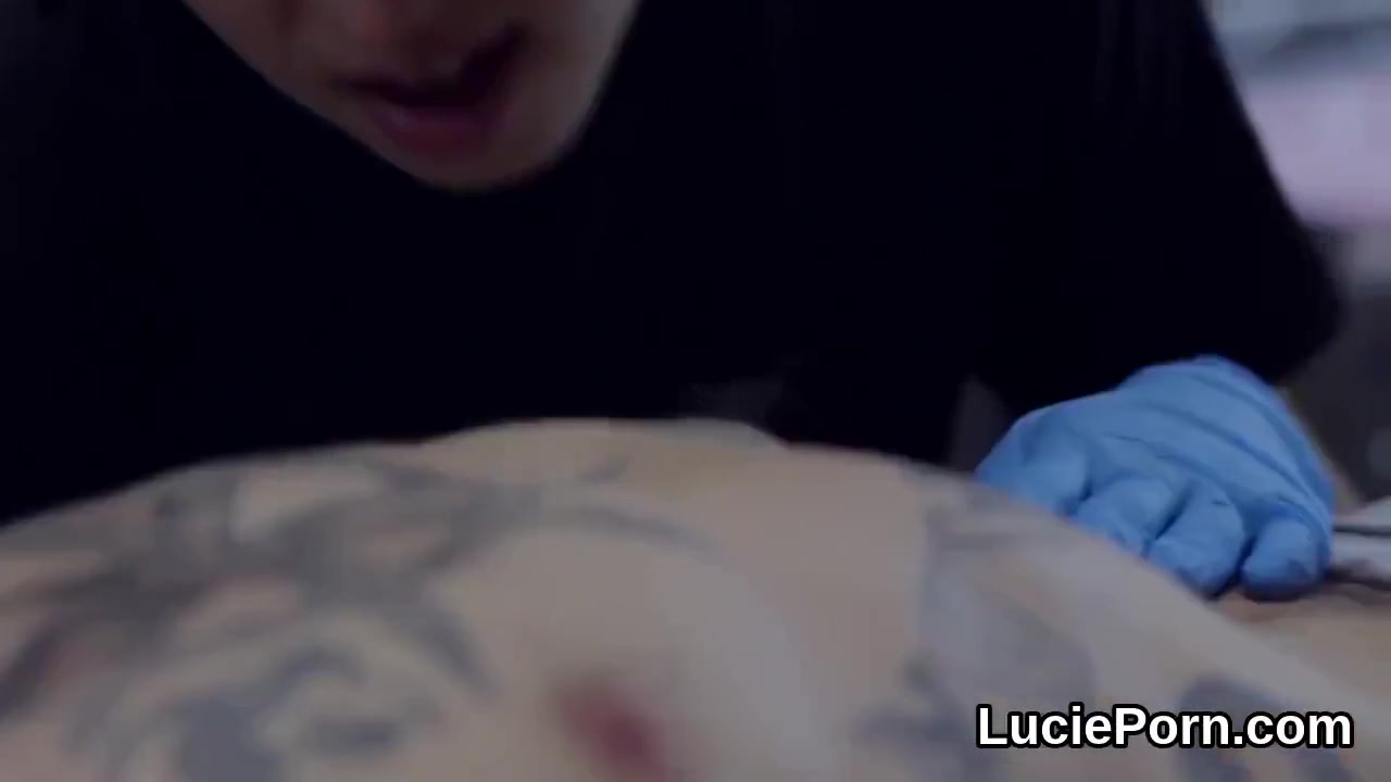Amateur Lesbo Chicks Get Their Tight Fuckboxes Licked A