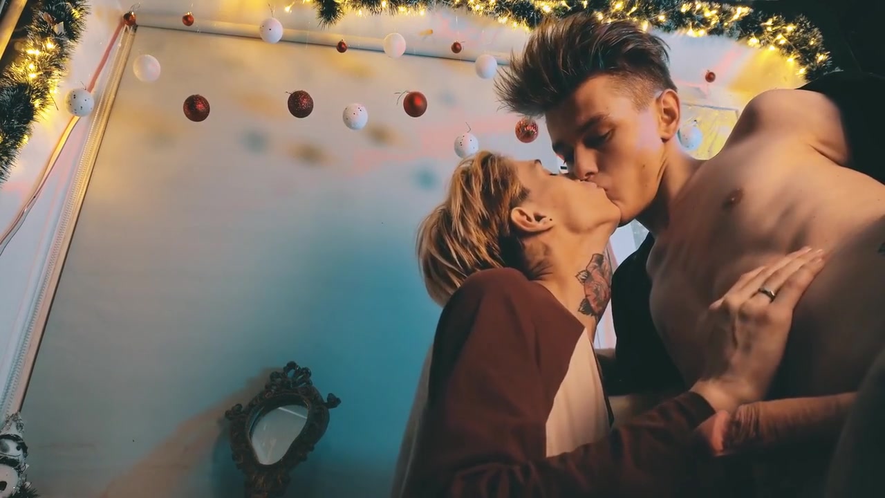 Sweet Couple Of Guys Had Hot Sex On The Eve Of Christmas