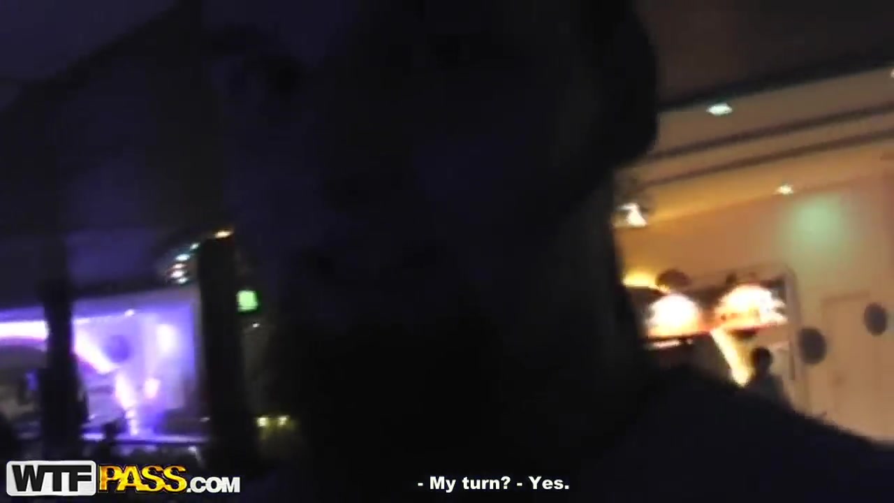 Man tries to seduce his GF to screw on camera