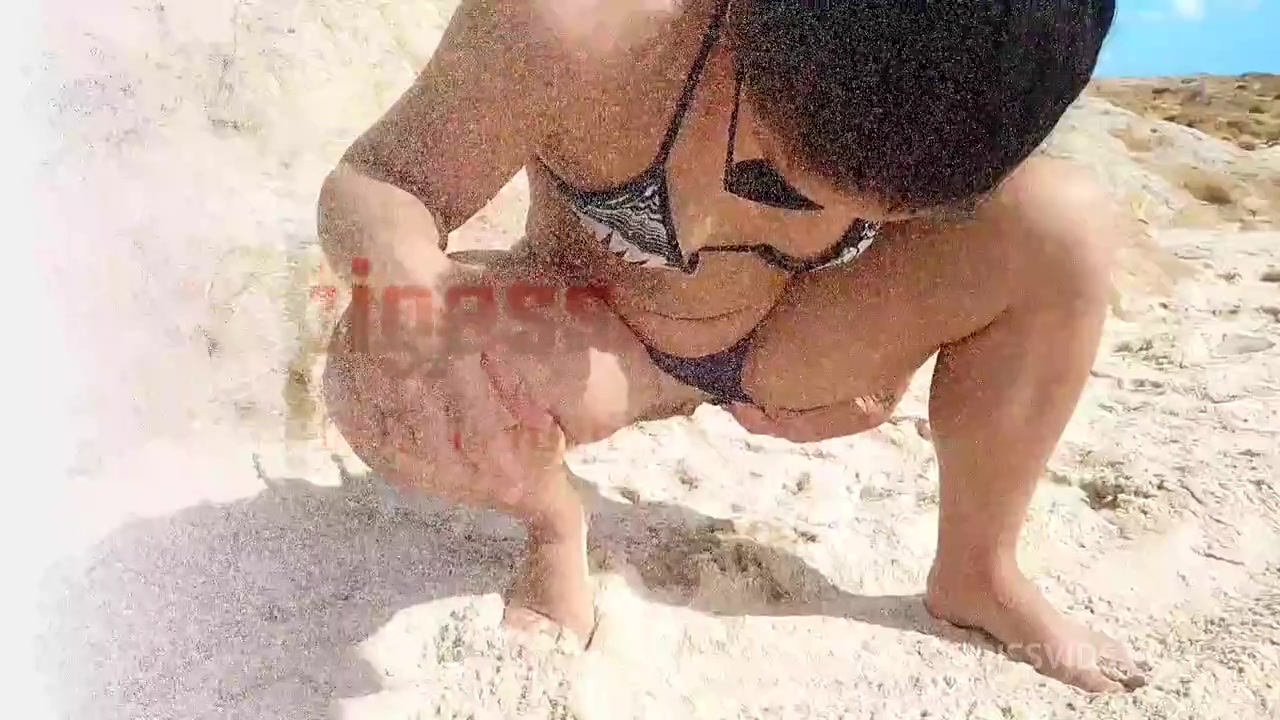 drinking pee on the public beach in front of people, HIGH RISK - PissVids