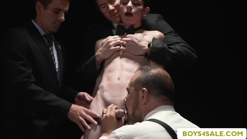 Petiteeli Exposes Bigcock And Gets Ass Fucked From Behind