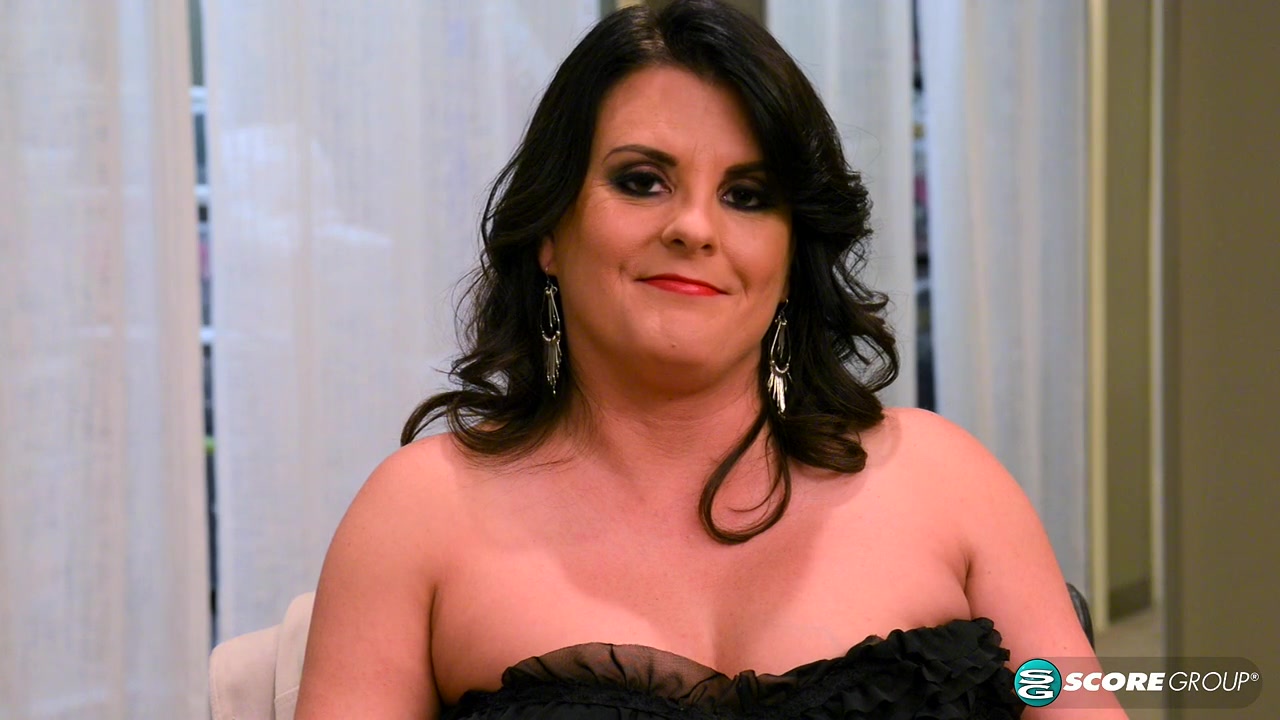 Getting to know Raquel Ritz - 40SomethingMag