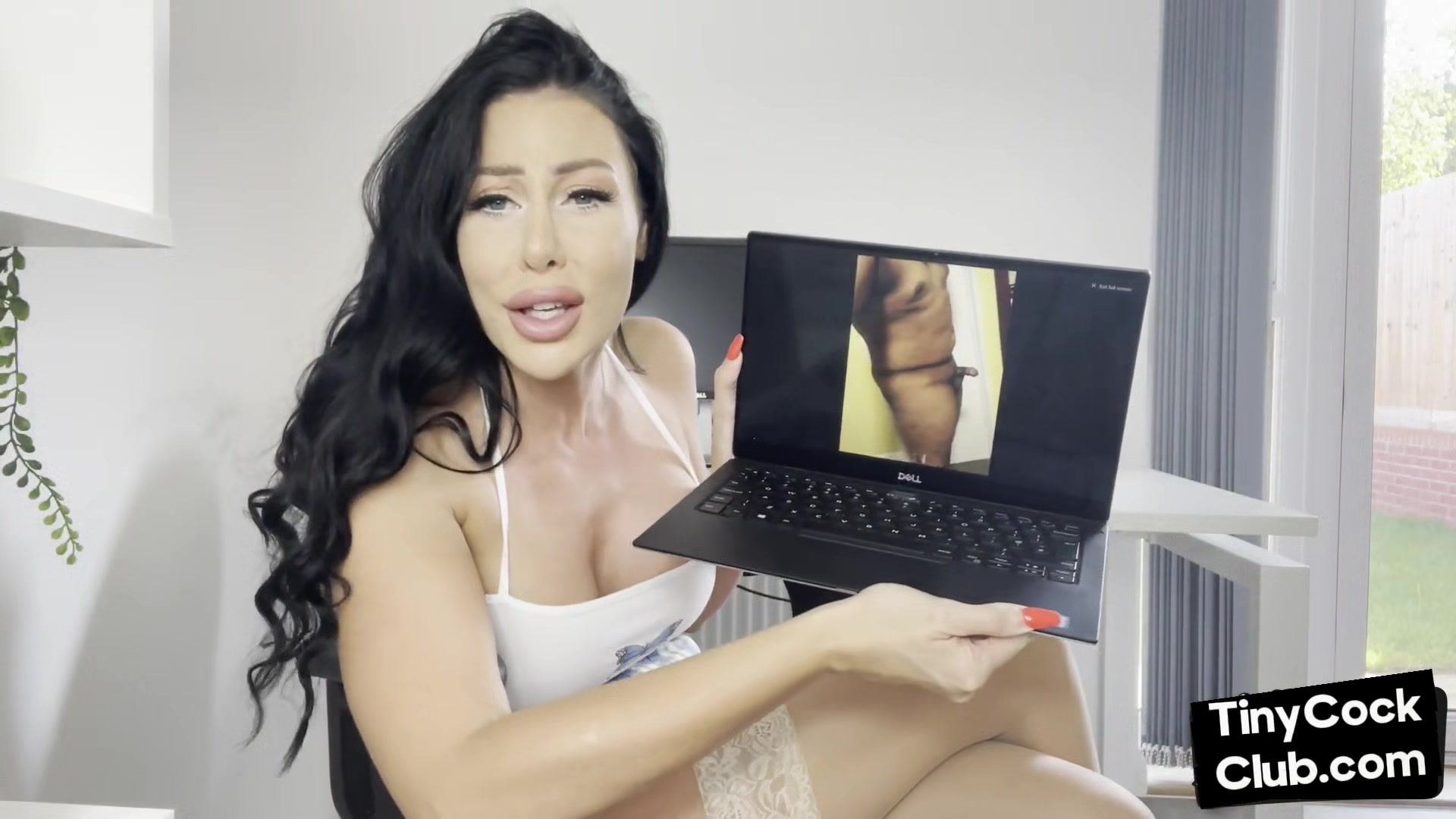 SPH amateur solo MILF talks dirty about small dongs