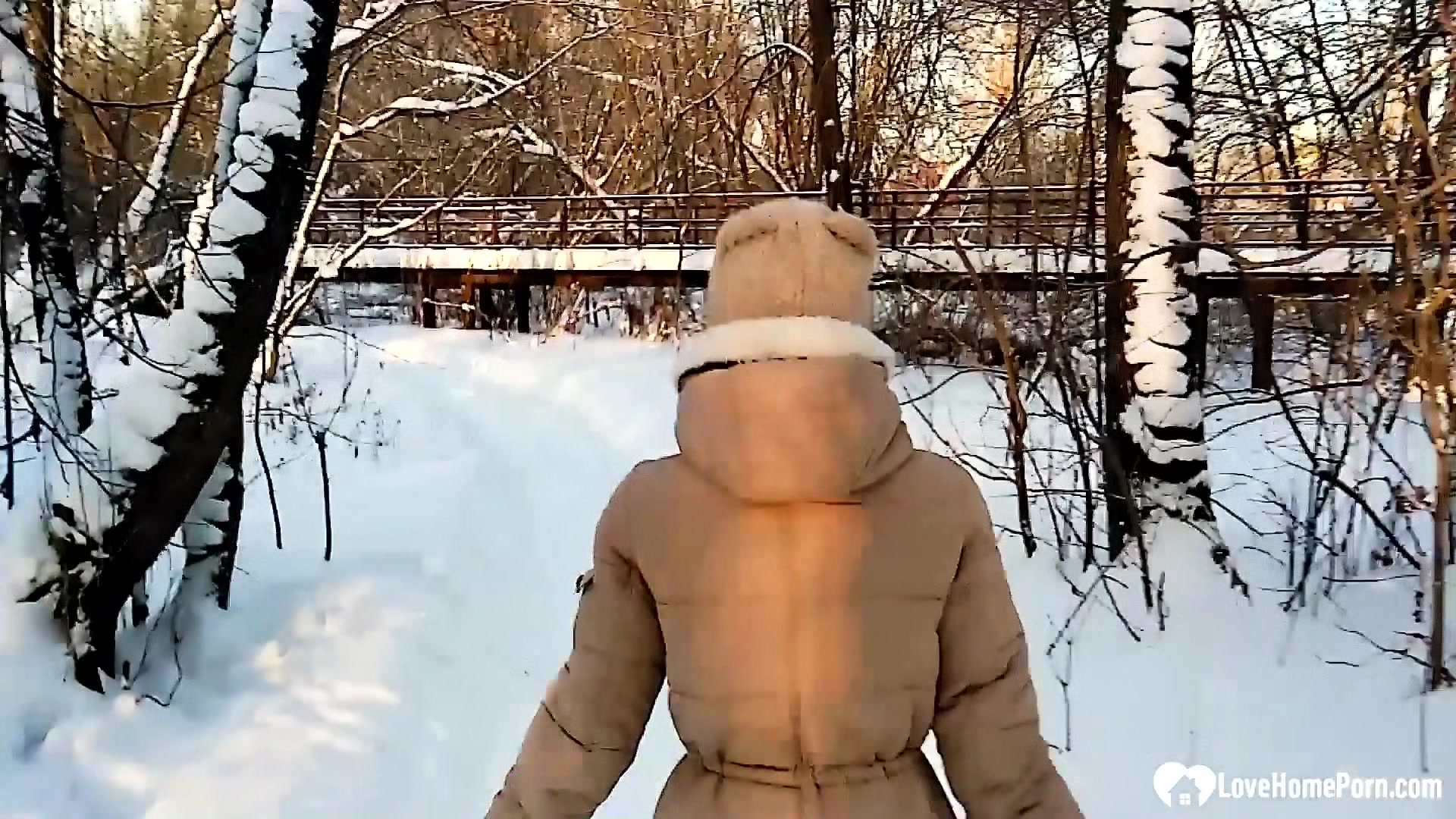 Stepsister gives a fantastic blowjob while outdoors