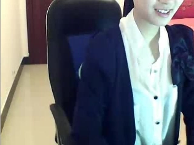 Asian babe stripping her suit in front of the viewers