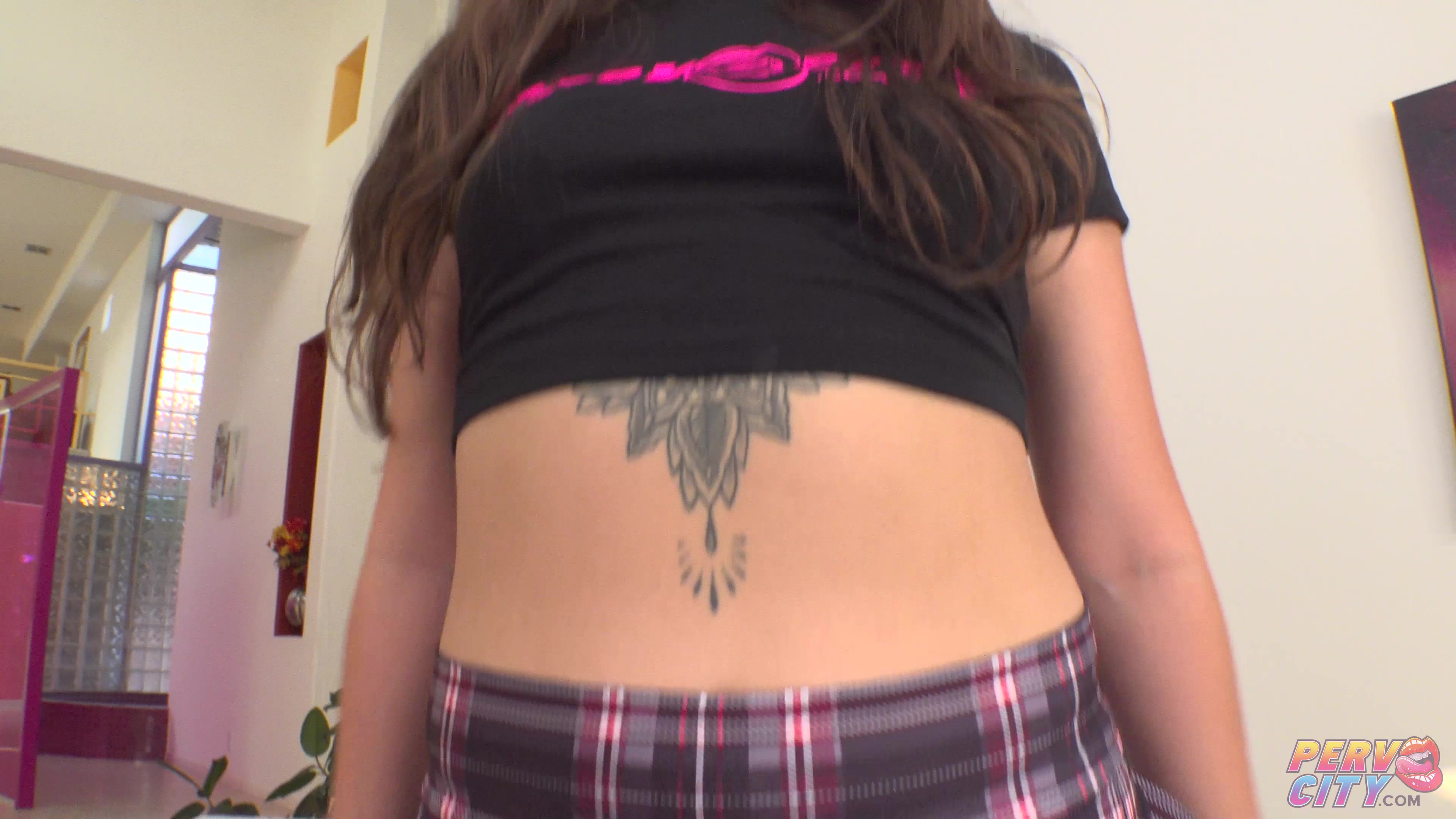Petite Babe Rose Lynn Gapes Wide During Anal