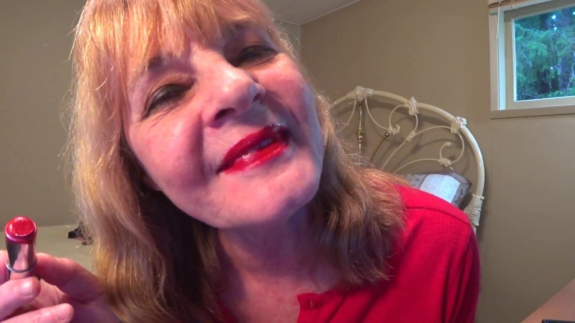 Sexy Mouth Tour With Red Hot Lips - TacAmateurs