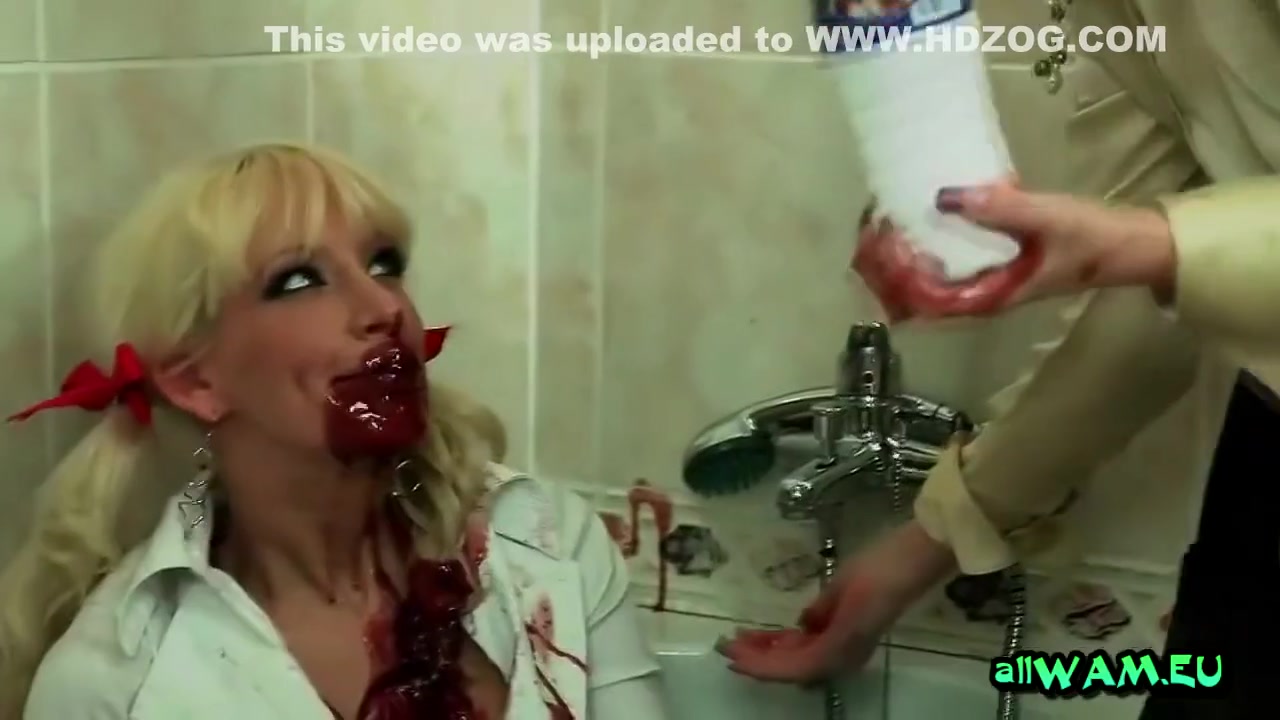 Step mommy Cleans Up Messy Babe Girl In The Bathtub
