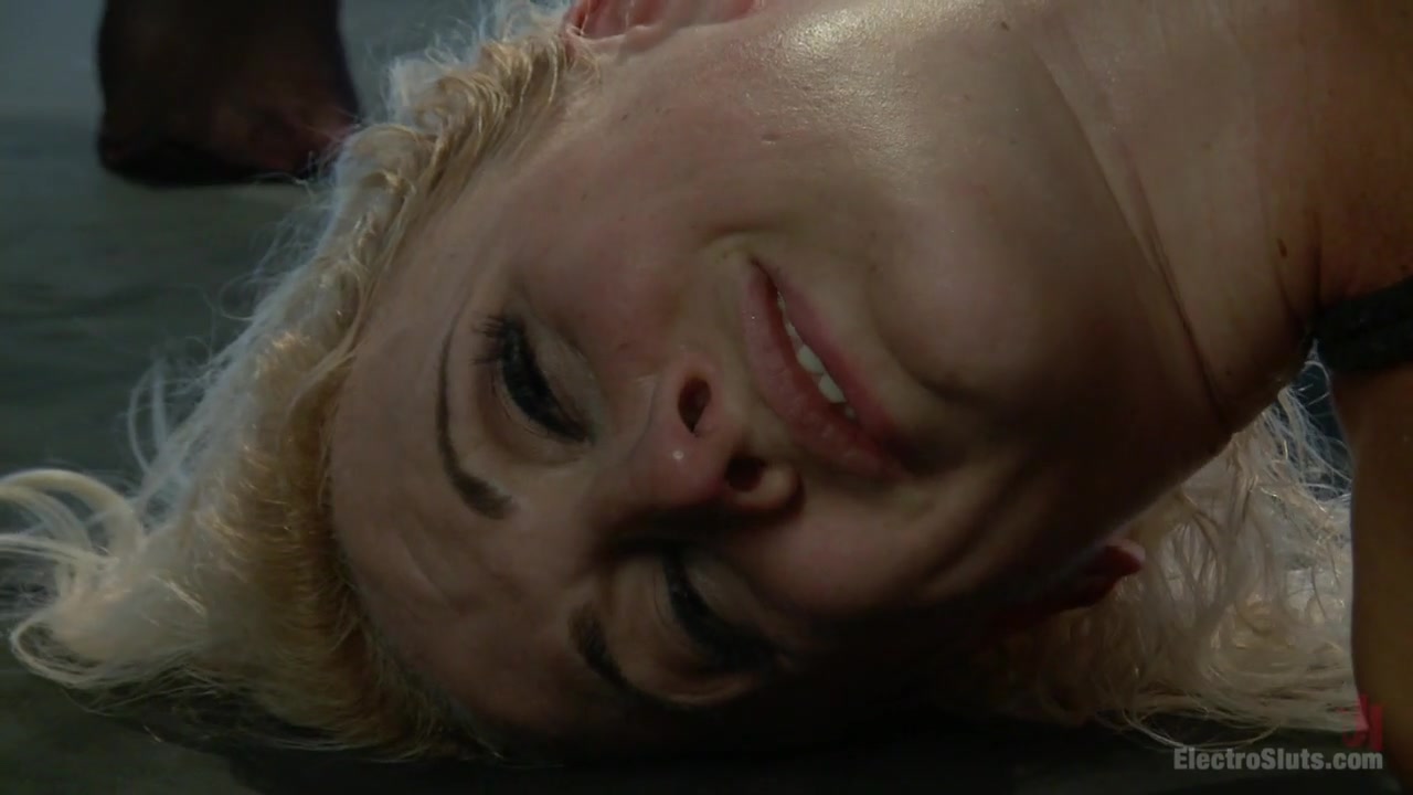 Ariel X Aiden Starr Dylan Ryan in Blonde Bombshell Extreme Squirting And Electrosex Live - Electrosluts