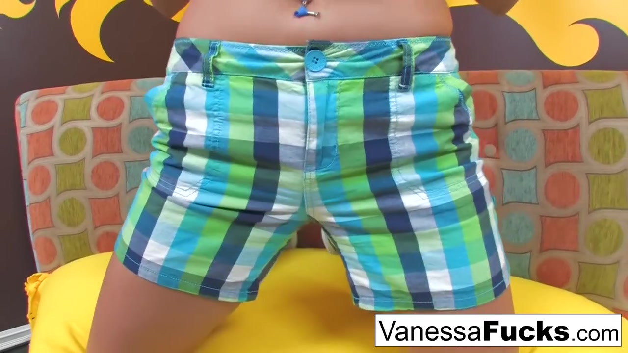Vanessa Cage - Fucks Her Pussy