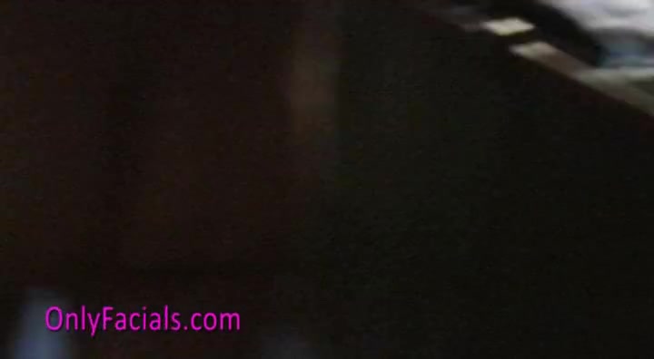 Raven teen 18+ does deepthroat and gets facial