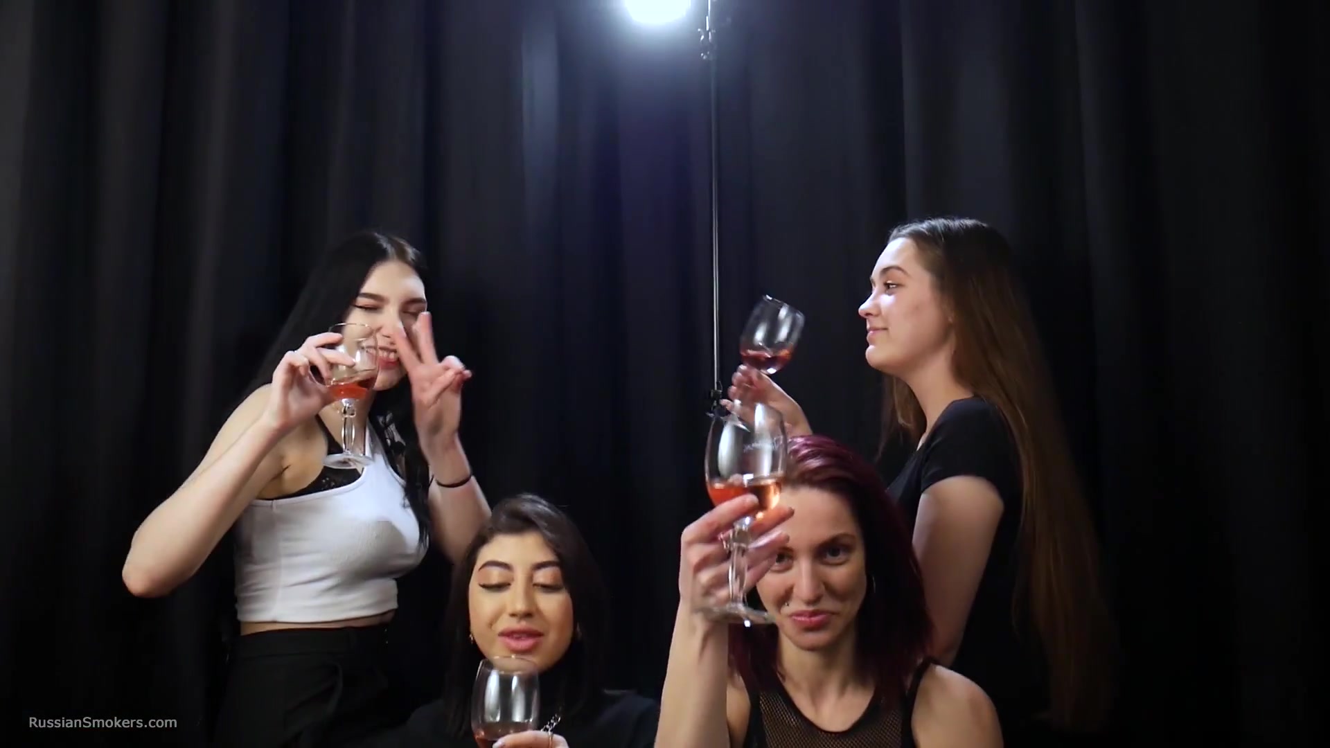 Smoking Kisses Party With 4 Girls
