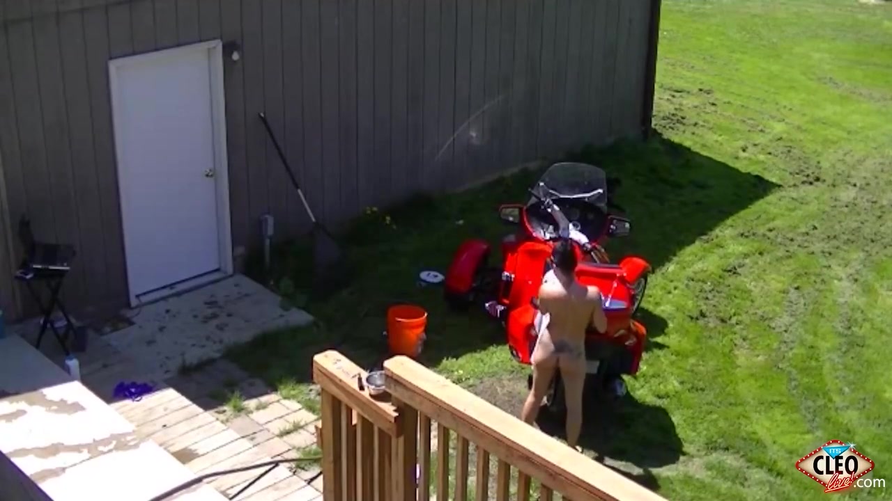 Neighbor Masturbates In The Back Yard For A Hot Cam Show! With Its Cleo