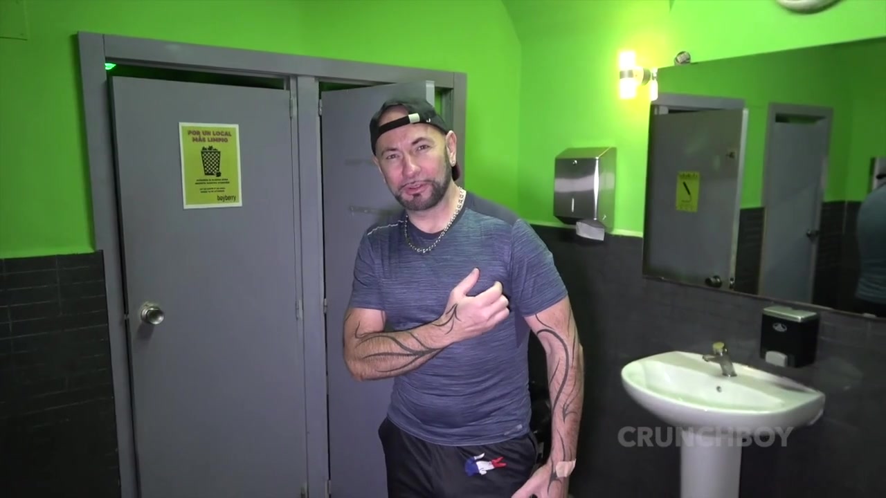 Galo Fucked Raw By Apolo Adrii In Public Toilets - BarebackSexParty