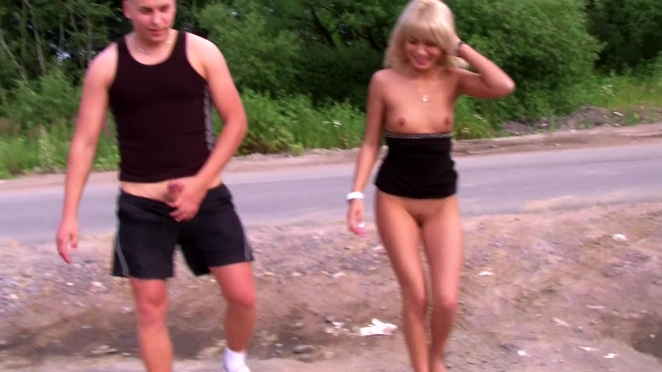 Daisy in hot chick and a horny guy enjoy street fucking