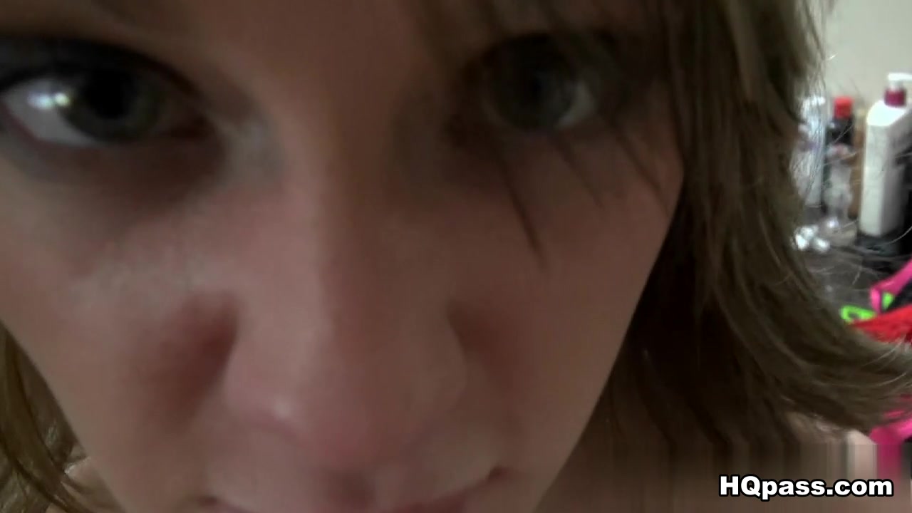 Tyler Steel & Lizzie Bell in Lizzies lips Video