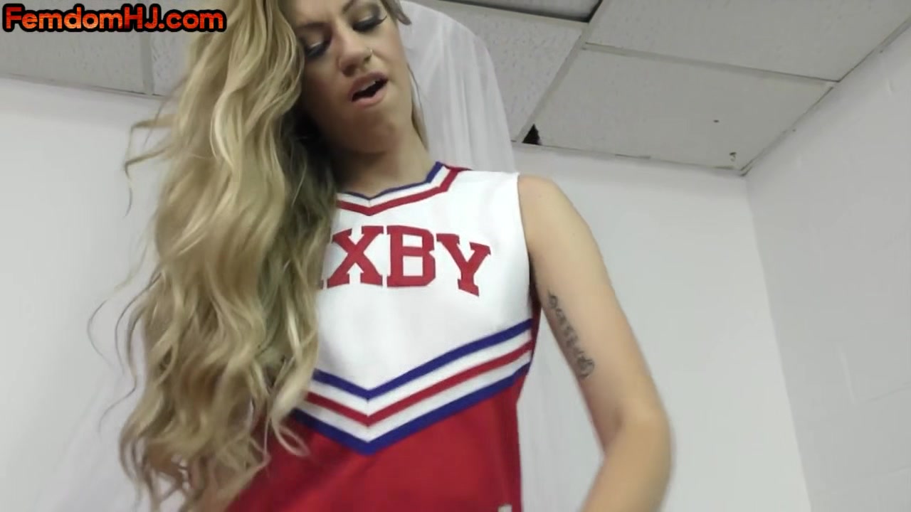 Femdom cheerleader amateur facesits sucks and rides