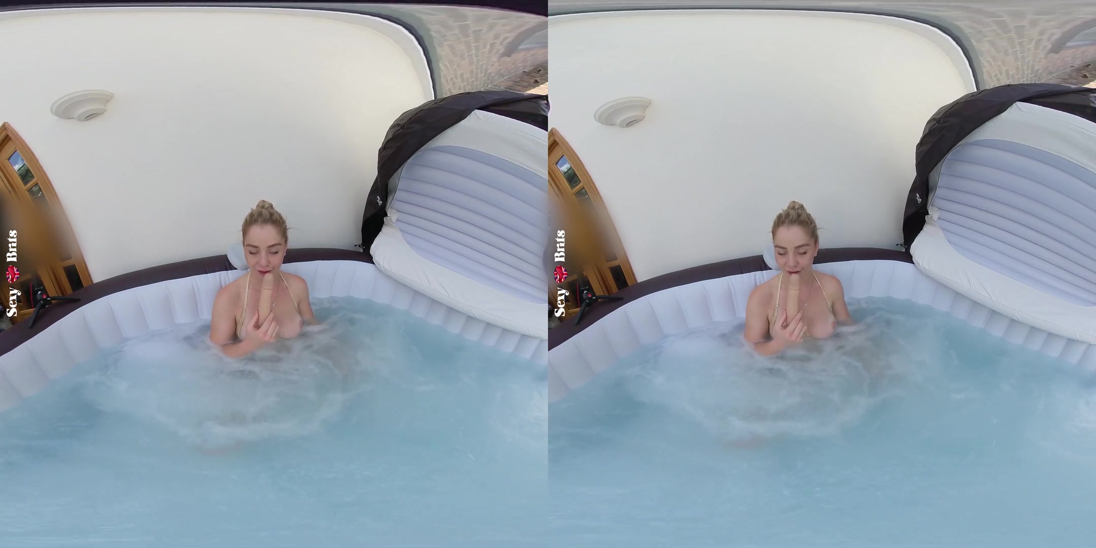 Hot Tubbing Hottie