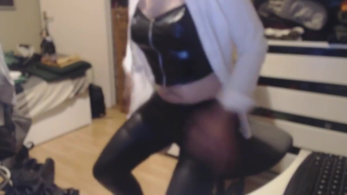 Crossdresser Masturbates
